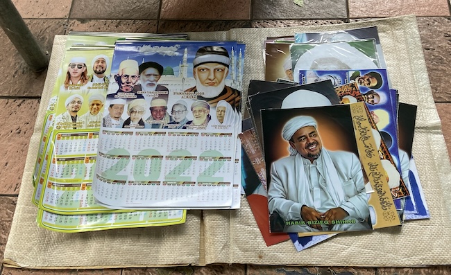 Posters of Habib Rizieq and other Islamic saints and figures were sold by hawkers in a mosque after Friday prayer / Author 